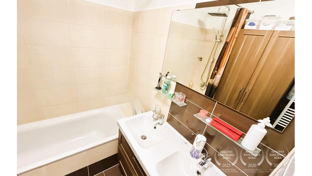 3-IZBOVÝ BYT SO ZASTREŠENOU TERASOU 16 m² | SLOVENSKÝ GROB