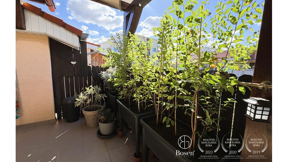 3-IZBOVÝ BYT SO ZASTREŠENOU TERASOU 16 m² | SLOVENSKÝ GROB
