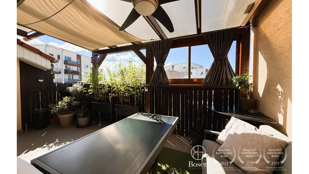 3-IZBOVÝ BYT SO ZASTREŠENOU TERASOU 16 m² | SLOVENSKÝ GROB