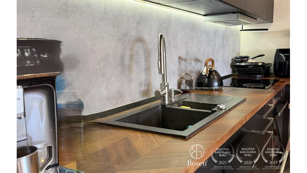 3-IZBOVÝ BYT SO ZASTREŠENOU TERASOU 16 m² | SLOVENSKÝ GROB