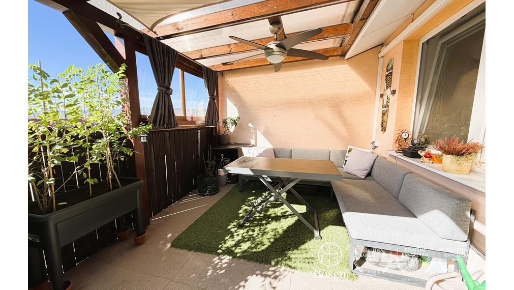 3-IZBOVÝ BYT SO ZASTREŠENOU TERASOU 16 m² | SLOVENSKÝ GROB