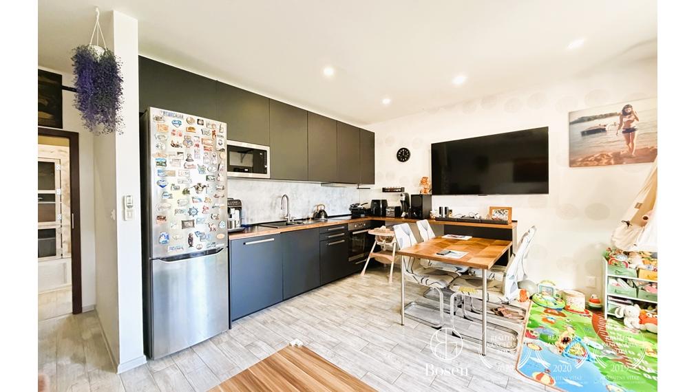 3-IZBOVÝ BYT SO ZASTREŠENOU TERASOU 16 m² | SLOVENSKÝ GROB