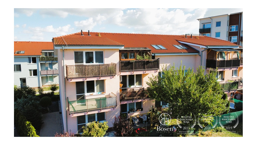 3-IZBOVÝ BYT SO ZASTREŠENOU TERASOU 16 m² | SLOVENSKÝ GROB