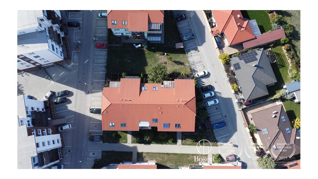 3-IZBOVÝ BYT SO ZASTREŠENOU TERASOU 16 m² | SLOVENSKÝ GROB