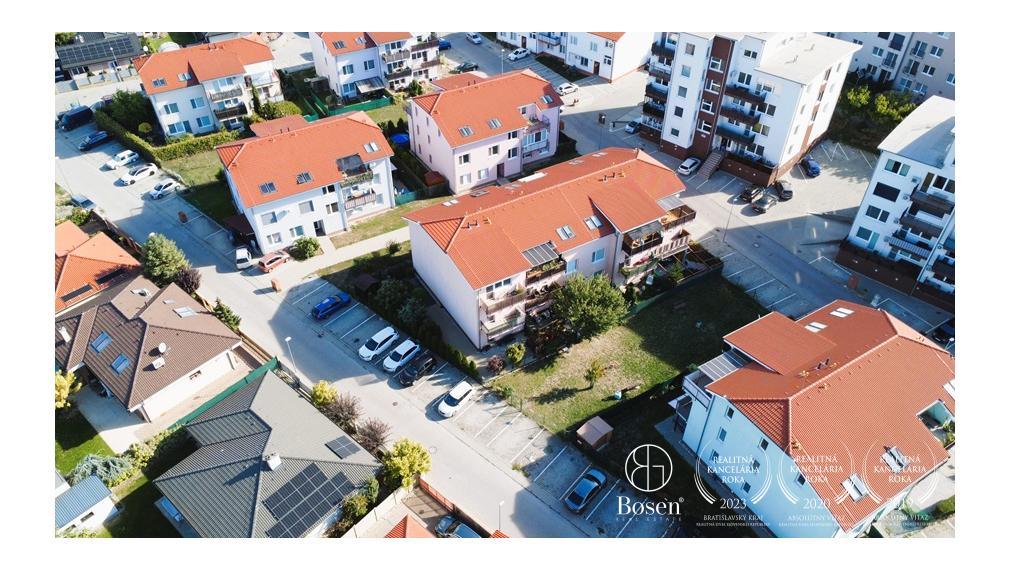 3-IZBOVÝ BYT SO ZASTREŠENOU TERASOU 16 m² | SLOVENSKÝ GROB