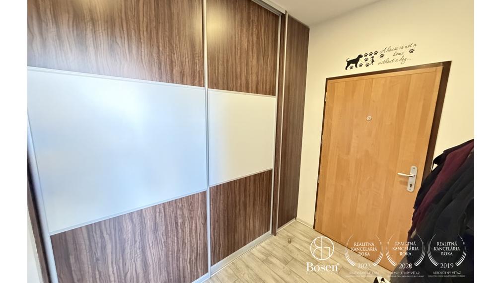 3-IZBOVÝ BYT SO ZASTREŠENOU TERASOU 16 m² | SLOVENSKÝ GROB