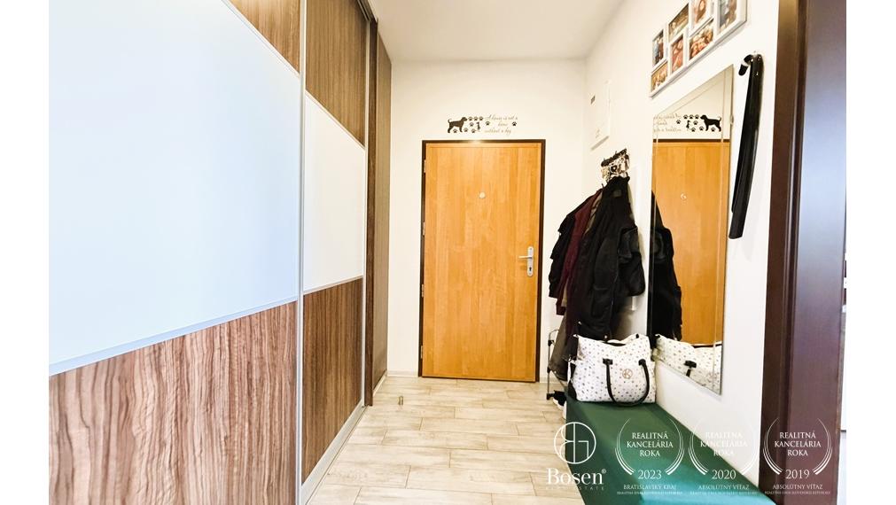 3-IZBOVÝ BYT SO ZASTREŠENOU TERASOU 16 m² | SLOVENSKÝ GROB