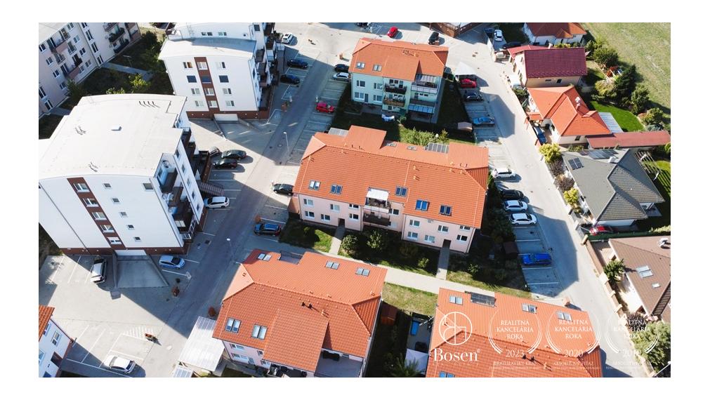3-IZBOVÝ BYT SO ZASTREŠENOU TERASOU 16 m² | SLOVENSKÝ GROB