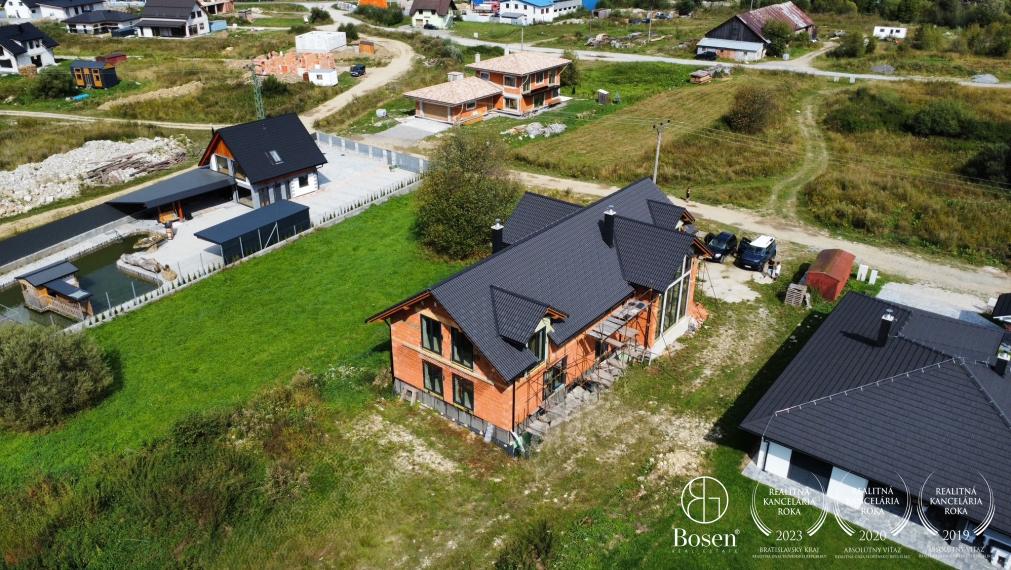 339.900 EUR - Rodinný dom s dvomi bytovými jednotkami - Habovka