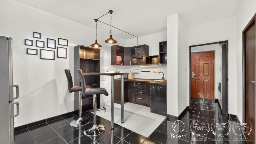 BOSEN | 1izbový byt vo vynikajúcej lokalite, Štúrova, 36m2