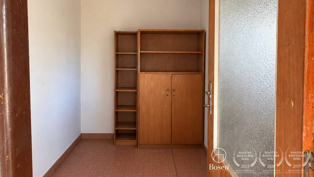 BOSEN | Rozľahlá kúria s veľkým areálom a potenciálom pri Slovakia Ringu