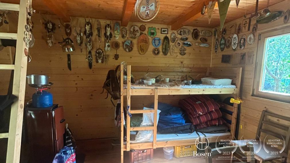 BOSEN | Lesná záhrada so záhradným domčekom pri Stupave – oáza pokoja