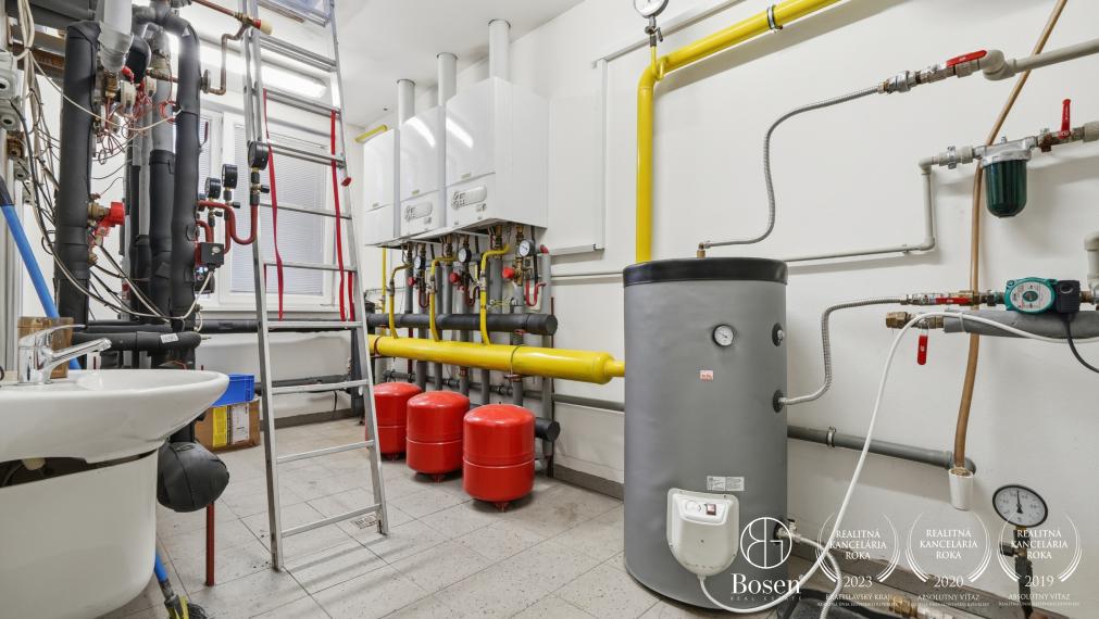 BOSEN | INVESTIČNÁ PRÍLEŽITOSŤ – Polyfunkčná budova s nájomcami, veľkokapacitným skladom a potenciálom bývania | Bratislava – Nové Mesto