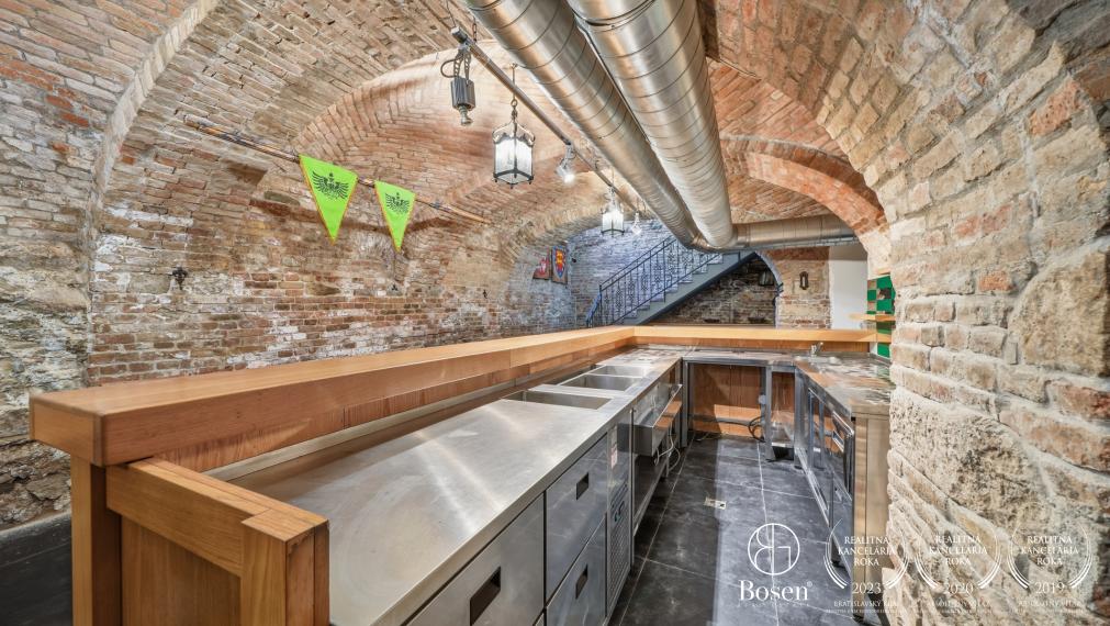 BOSEN | Nadštandardný obchodný priestor 545,30 m2 - Gorkého - Palác Motešických