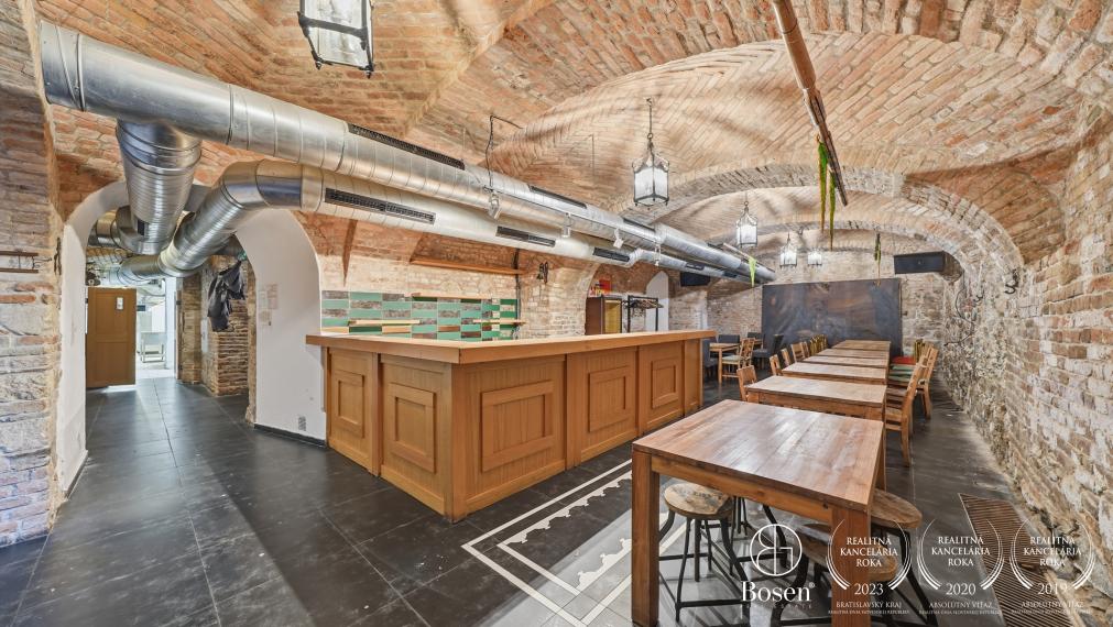 BOSEN | Nadštandardný obchodný priestor 545,30 m2 - Gorkého - Palác Motešických