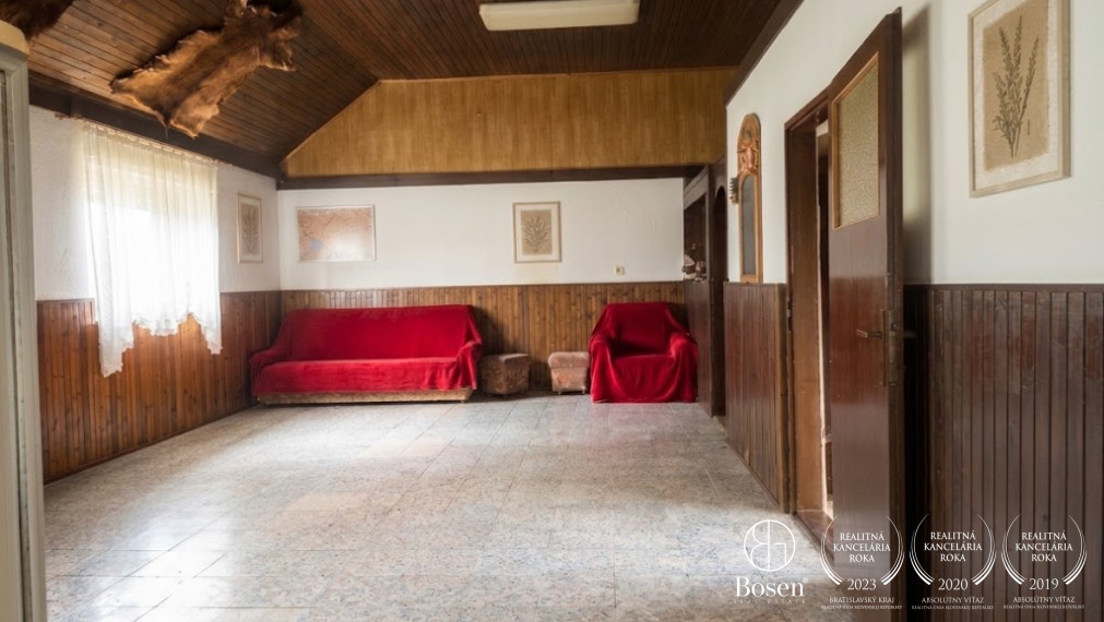 BOSEN | Objekt s podnikateľským potenciálom a pozemkom 909 m², Macov