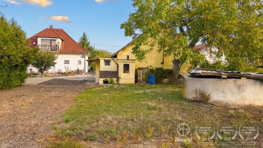 BOSEN | Objekt s podnikateľským potenciálom a pozemkom 909 m², Macov