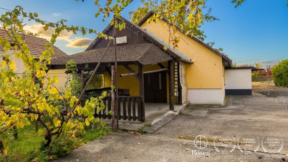 BOSEN | Objekt s podnikateľským potenciálom a pozemkom 909 m², Macov