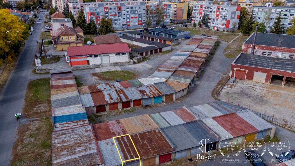 BOSEN | Garáž v centre Fiľakova, 22m2