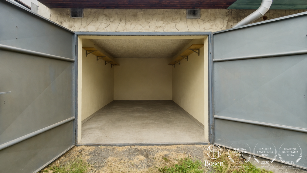 BOSEN | Garáž v centre Fiľakova, 22m2