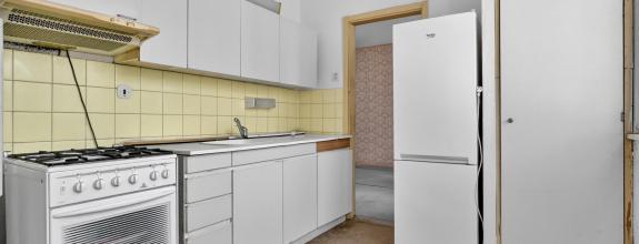 BOSEN | 4 izb. byt s loggiou a pivnicou, pôvodný stav, Dúbravka, ul. Kpt Jána Rašu, 80,39 m2