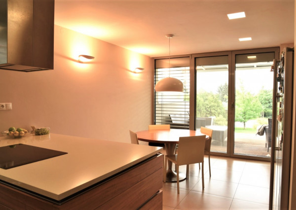 Elegantný 7i rodinný dom s bazénom, saunou a vírivkou, Malinovo