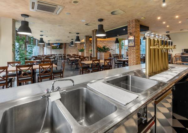 BOSEN | !!BEZ ODSTUPNÉHO!! odstúpenie kompletne zariadenej reštaurácie . Hálkova, Nové Mesto 876m2