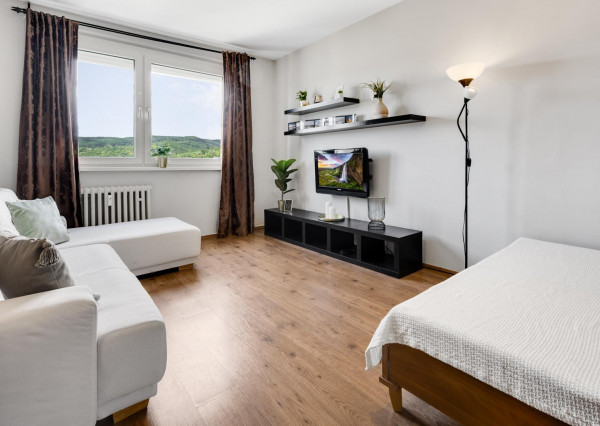 REZERVOVANÝ | Zariadený praktický 1.izbový byt, Rača, Žarnovická, 42 m2