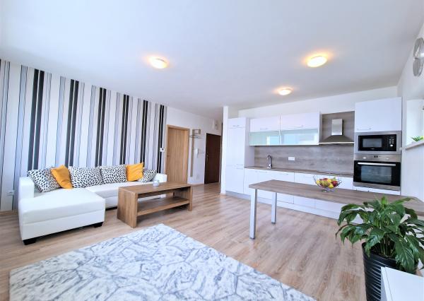 BOSEN | Zariadený 2 izbový byt s parkovacím miestom