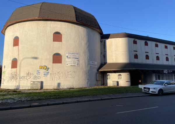 BOSEN | Garáž v garážovom dome na Korytnickej ulici, 16,3 m2