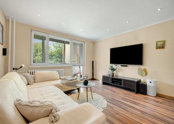 PREDANÉ - BOSEN | 2 i. byt s bezproblémovým parkovaním a rýchlym prístupom na diaľničný obchvat