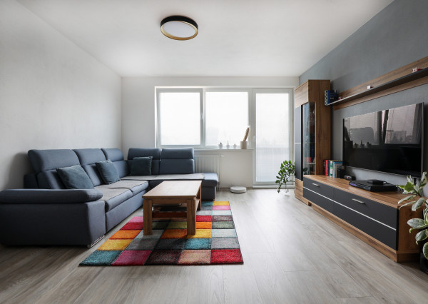 BOSEN | Zariadený 2-izb byt s parkovacím státim - Chrenová (Rezervovaný)