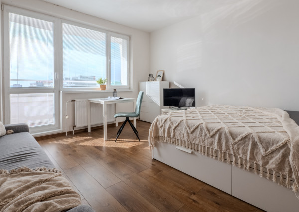 PREDANÉ - BOSEN | Garsónka s loggiou, Rovniankova - Petržalka