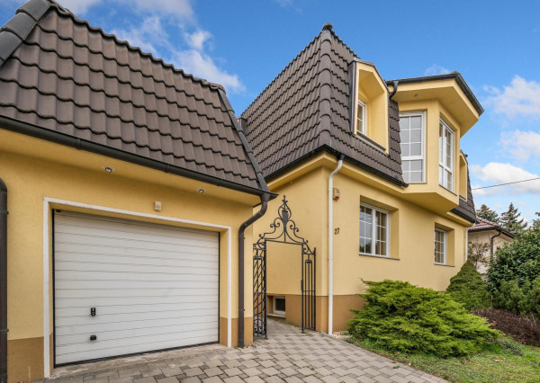 BOSEN | Rezervované - RD 210m2 s hosťovským domom 127,5 m2, Pezinok