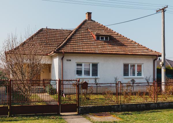 BOSEN | REZERVOVANÉ | RD s letnou kuchyňou na 10-árovom pozemku, Močenok