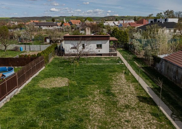 BOSEN | Na predaj rodinný dom s veľkým pozemkom Šúrovce