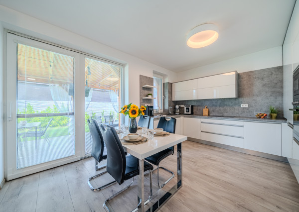 PREDANÉ - BOSEN |  4 izbový rodinný dom, s dvojgarážou, Hurbanova Ves