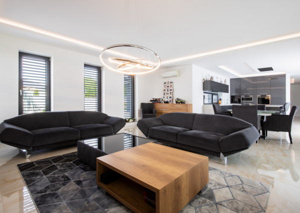 PREDANÉ | BOSEN | Luxusný RD s hosťovským domom a s bazénom