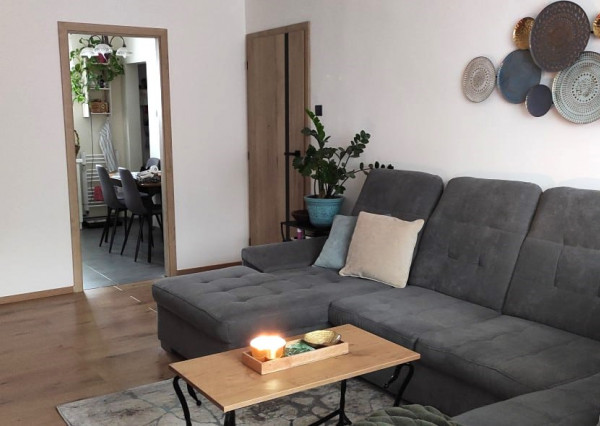 BOSEN | REZERVOVANÝ! 3 izbový byt čiastočne zariadený s Loggiou