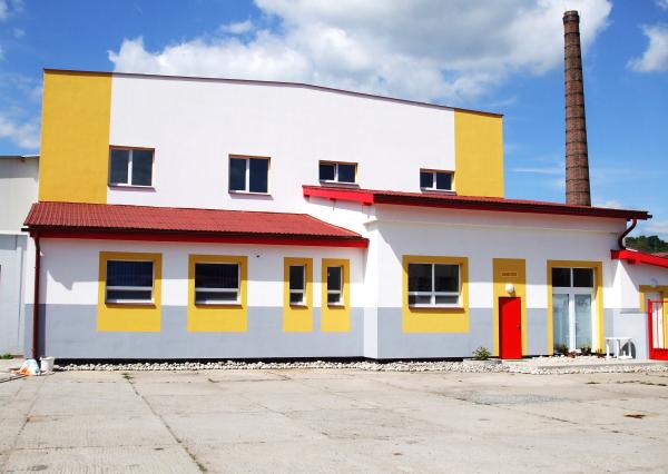 BOSEN | Skladovo - výrobný objekt s kancelárskym zázemím.