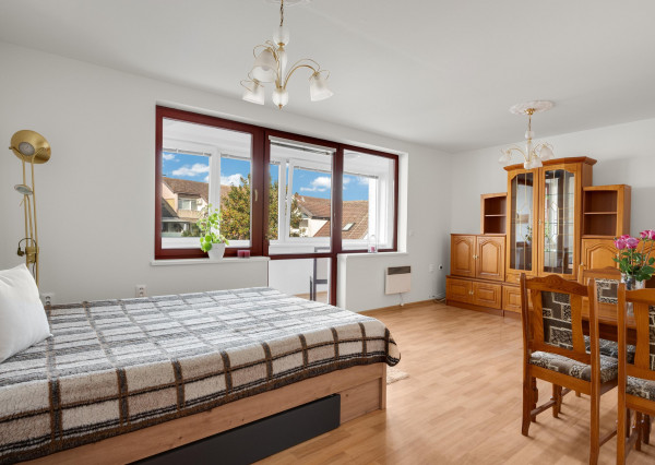 BOSEN | Na prenájom 1 izbový byt s loggiou na Malom námestí v Malackách