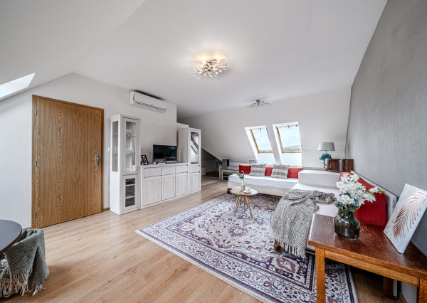 PREDANÉ - BOSEN | Podkrovný 2 izbový byt na Vajanského ulici v Modre