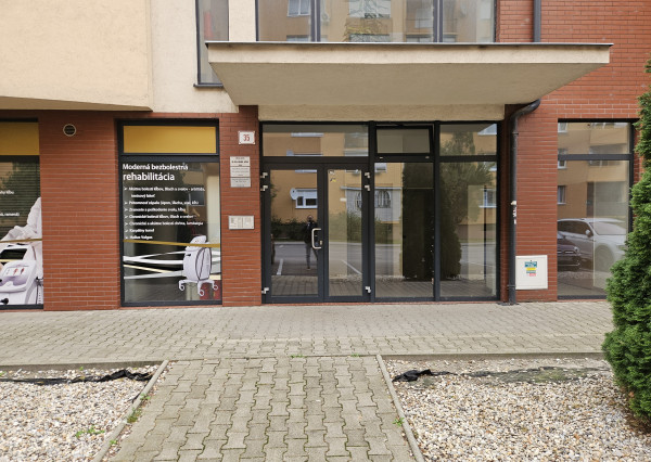 BOSEN | Na prenájom nebytový priestor s 3 miestnosťami