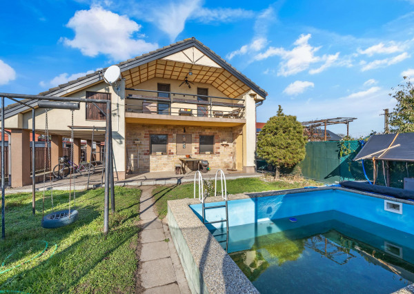 BOSEN | 5 izbový rodinný dom v Záhorskej Vsi s bazénom so solárnym panelom