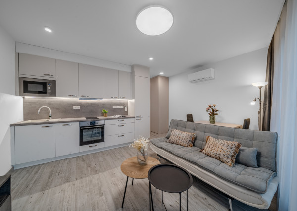 BOSEN | 2 izbový byt s terasou a parkovacím státím, Karpatská ulica - Staré Mesto