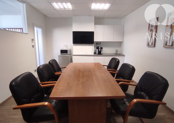 Ihneď voľný! Presvetlený kancelársky priestor na prenájom.