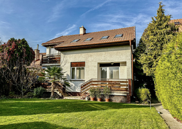 REZERVOVANÉ - BOSEN | Rodinný dom s dvoma bytovými jednotkami, dvojgarážou, Most pri Bratislave, 600 m²