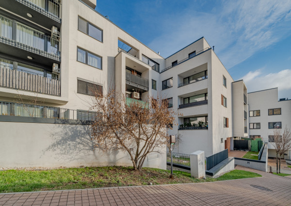 REZERVOVANÉ - BOSEN | Moderný 1-izbový byt s balkónom, pivničnou kobkou a garážou, Svätovavrinecká ul., BA