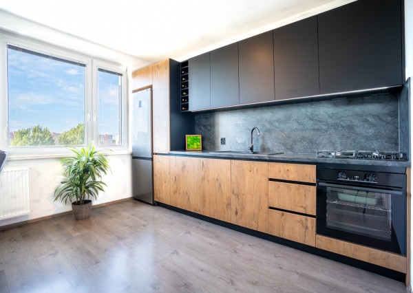 BOSEN | Na prenájom kompletne zariadený, klimatizovaný 1,5 izbový byt v centre Šamorína