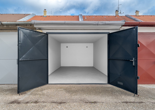 PREDANÉ - BOSEN I Železobetónová garáž na predaj, 21 m2, Gagarinova ul. Senec